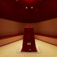 Dampfbad im modernen Design. Zentralelement dient das Dampfauslaß und Kneippschlauch Station