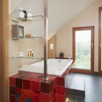 Badewanne mit Design-Keramik