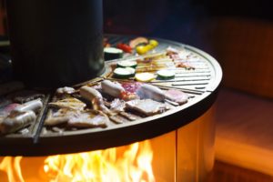 Grillkamin für Garten, Tarrasse und Bakon: z.B: mit dem Rueegg "Surprise" grillen BBQ