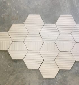 sechseckige Platten – hexagonaler Wandbelag aus Keramik