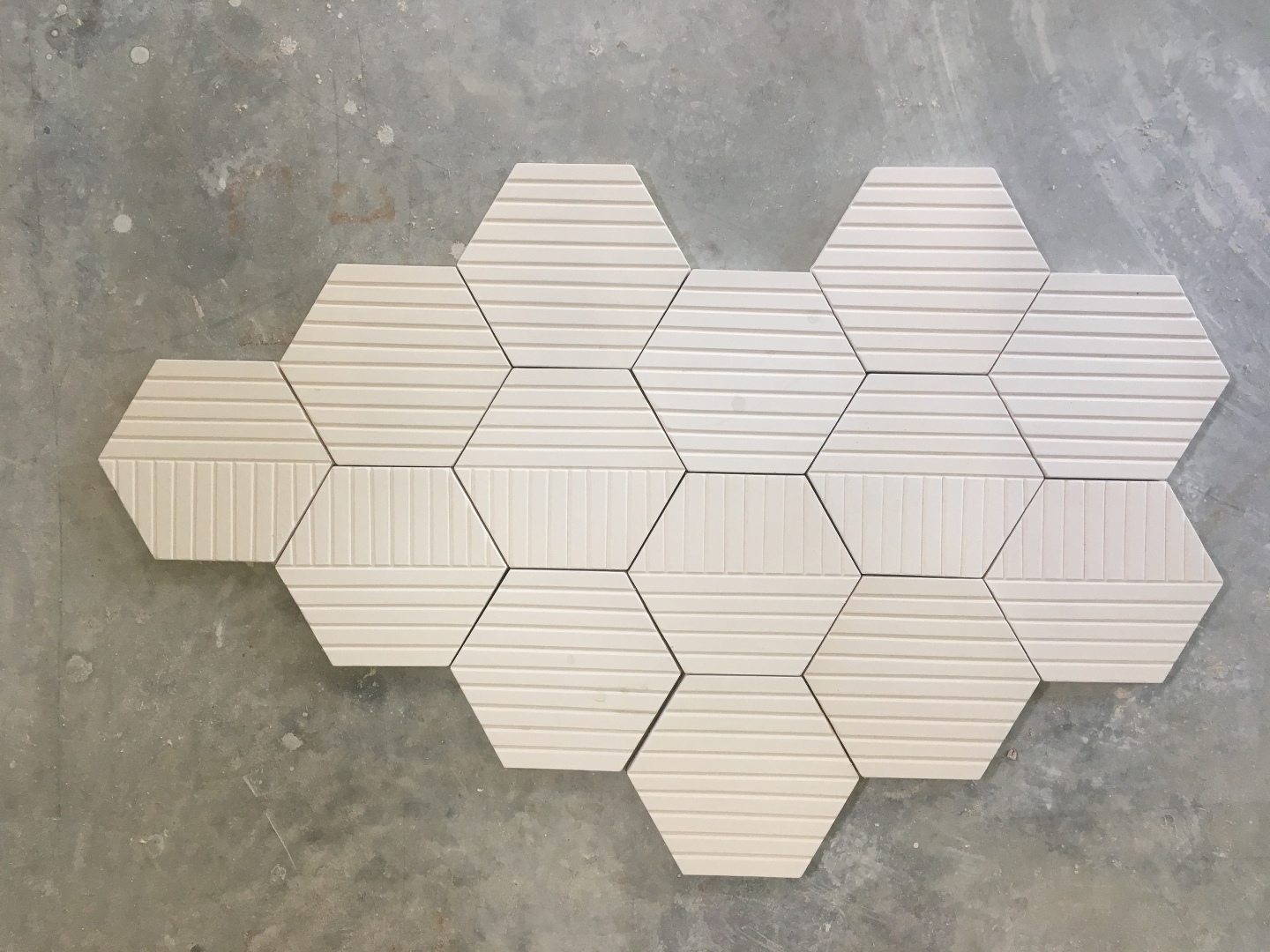 sechseckige Platten – hexagonaler Wandbelag aus Keramik