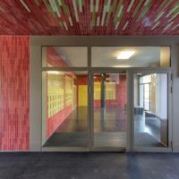 Wandbelag u. Deckenverkleidung im Labitzke Areal Zürich, Architekturkeramik in Treppenhaus und Eingangsbereich. Riemchen mit individueller Glasur als Alternative zu herkömmlichen Fliesen oder Feinsteinzeug.