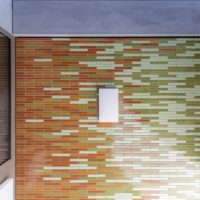 Wandbelag u. Deckenverkleidung im Labitzke Areal Zürich, Architekturkeramik in Treppenhaus und Eingangsbereich. Riemchen mit individueller Glasur als Alternative zu herkömmlichen Fliesen oder Feinsteinzeug.