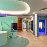 Mona Mare Sauna Abkühlung: Eisbrunnen Alaska und Dusche als Erlebnisdusche.