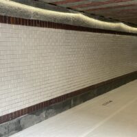 Keramikfassade Architektur Ergänzung Restauration Denkmalschutz Pontresina Bahnhof nach Sanierung