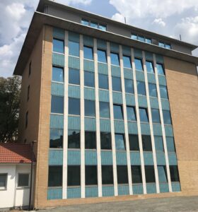 Keramikfassade für moderne Architektur und Denkmalschutz